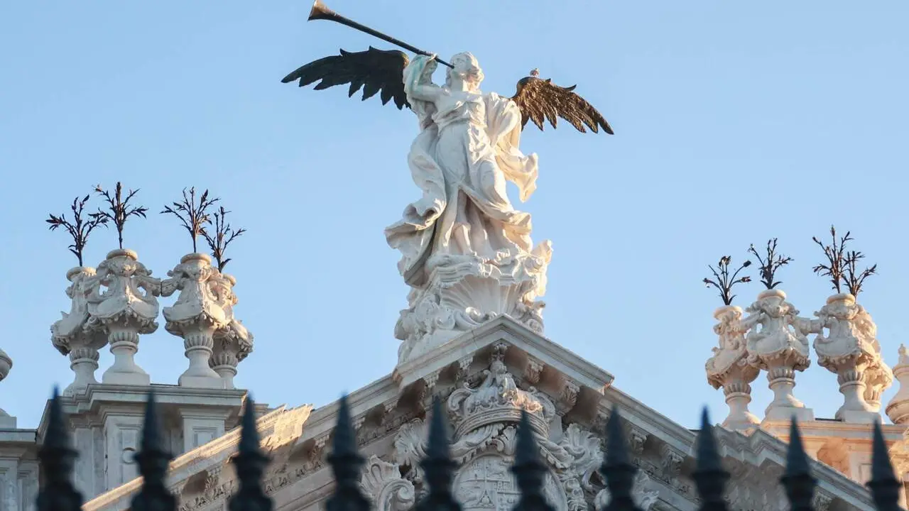  Archivo - Detalle del edificio del Rectorado de la Universidad de Sevilla. A 1 de agosto de 2024, en Sevilla (Andaluc&iacute;a, Espa&ntilde;a).  