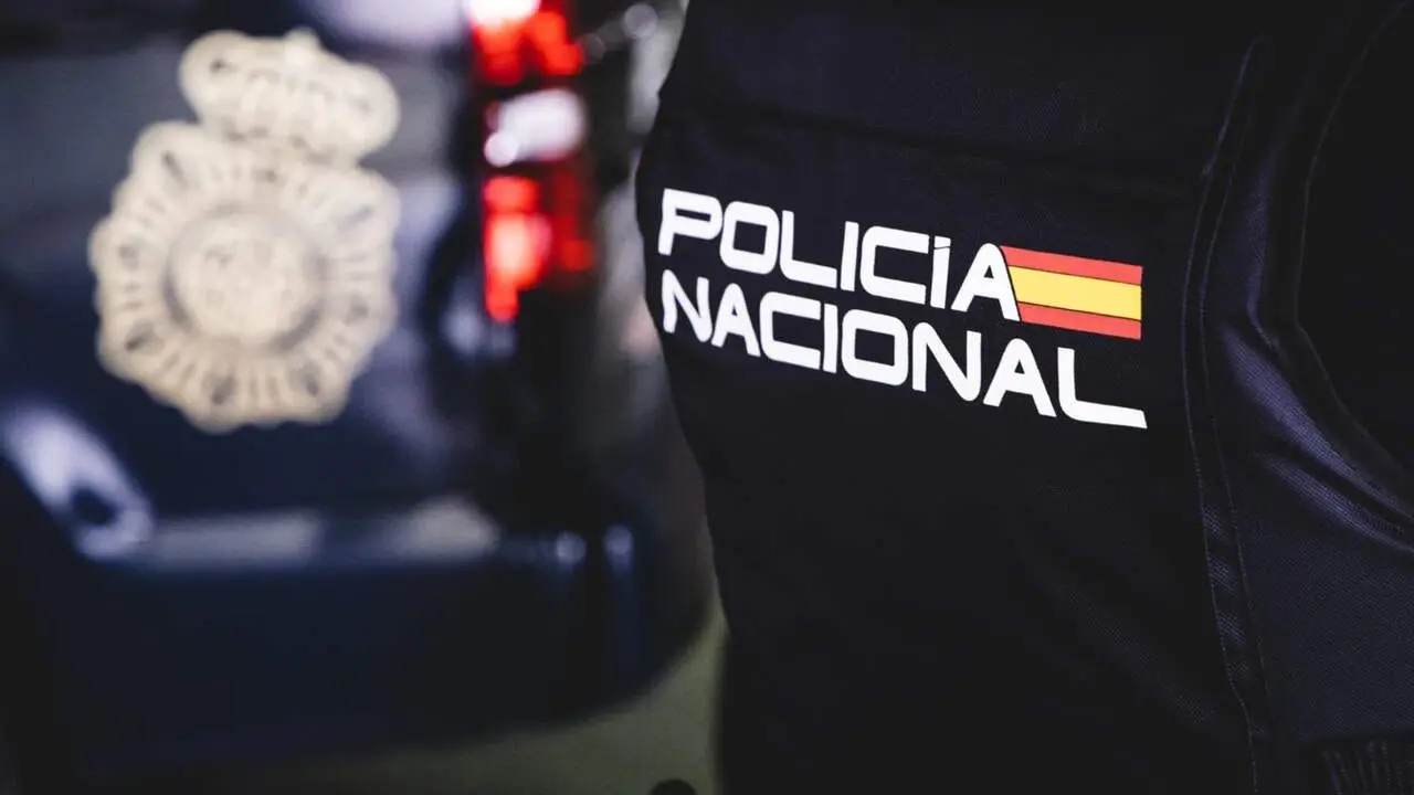  Agente de la Polic&iacute;a Nacional. 