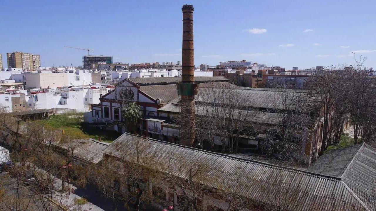  Archivo - Vista a&eacute;rea de la antigua F&aacute;brica de Vidrio La Trinidad, en la Macarena, en foto de archivo |&nbsp;AYTO DE SEVILLA 