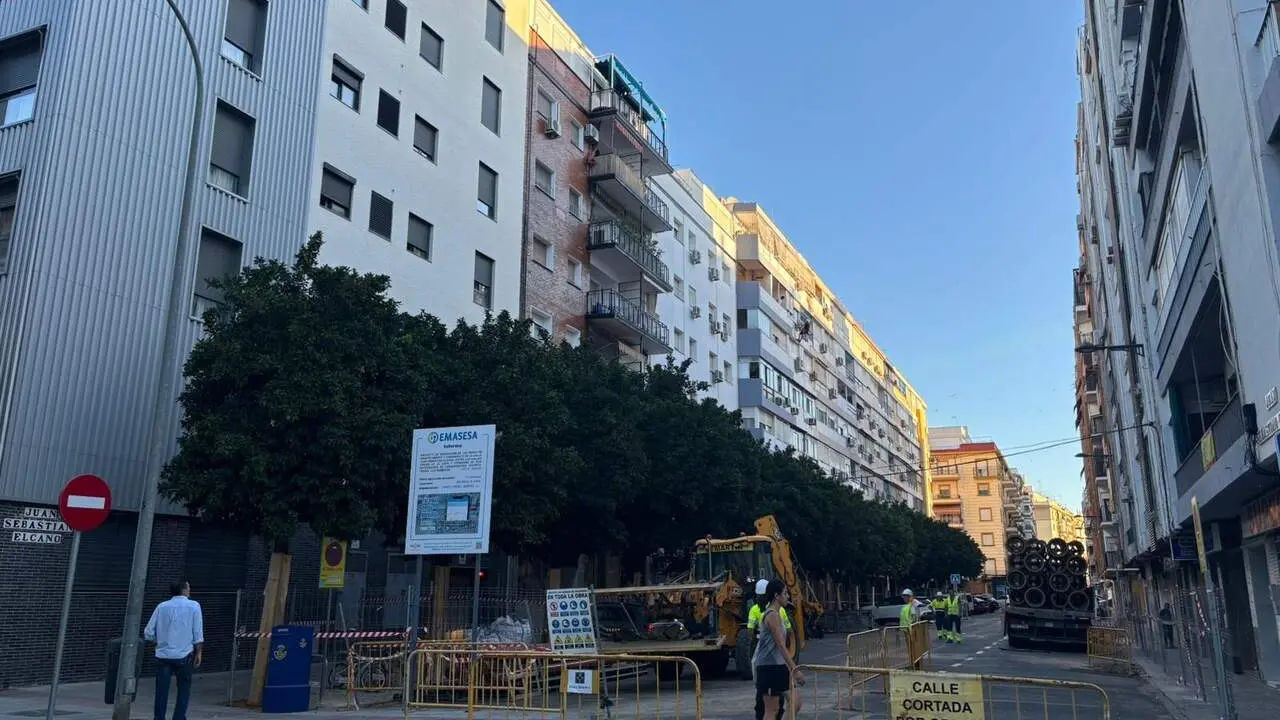  Tramo de Juan Sebasti&aacute;n Elcano afectado por las obras renovaci&oacute;n de redes de Emasesa, lo que motivar&aacute; el cierre a la circulaci&oacute;n rodada | AYTO. DE SEVILLA 