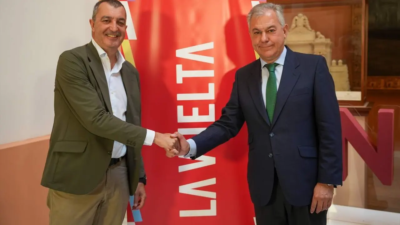  El responsable de La Vuelta y el alcalde de Sevilla, en la presentaci&oacute;n. | AYTO. 