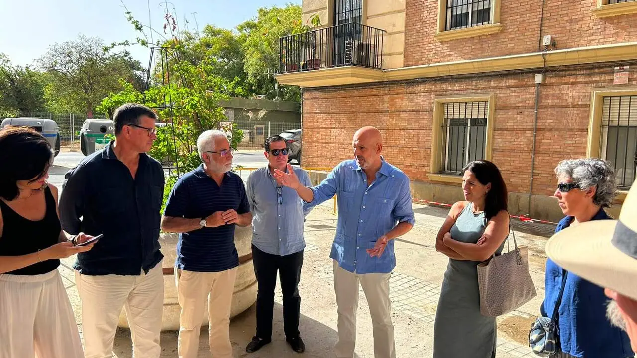  Al&eacute;s explica el proyecto a los vecinos. | Ayto 