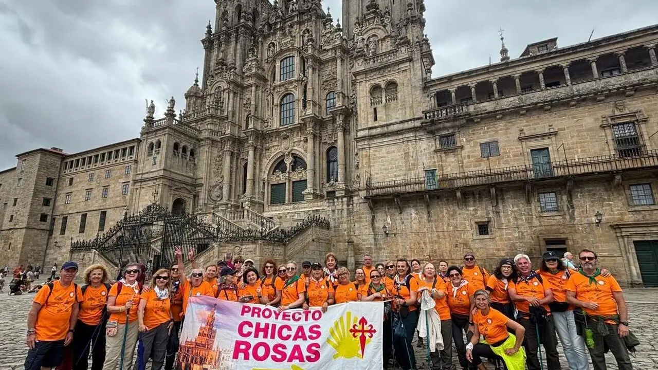  Llegada a Santiago de Compostela de las 'Chicas Rosas' del Hospital de Valme | JUNTA DE ANDALUC&Iacute;A 