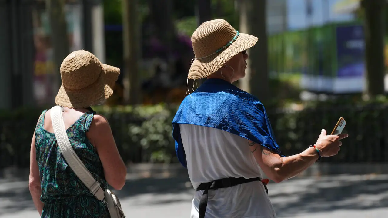  Turistas asi&aacute;ticos en Sevilla. | Archivo 