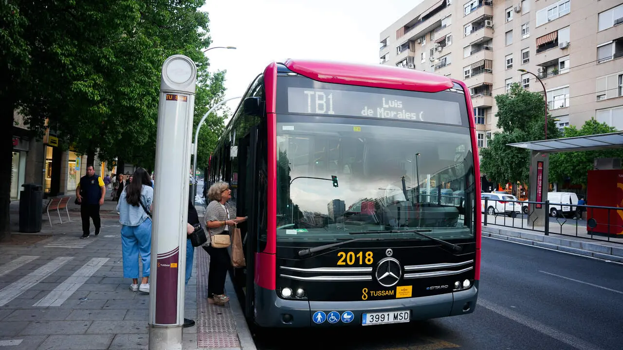  Un tranvib&uacute;s de la l&iacute;nea BT1. | Archivo 