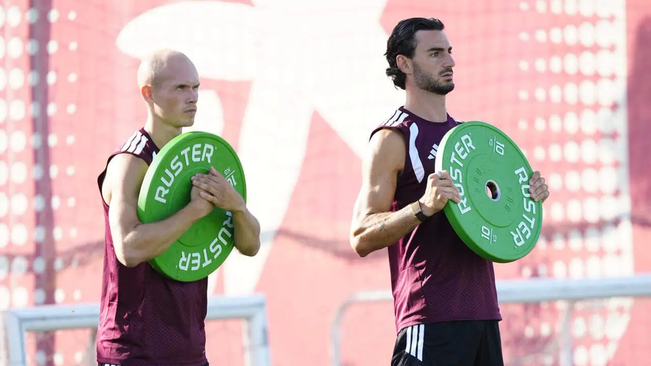  Jon Guridi y Juan Iglesias realizan su primer entrenamiento con el Sevilla FC. | SFC 