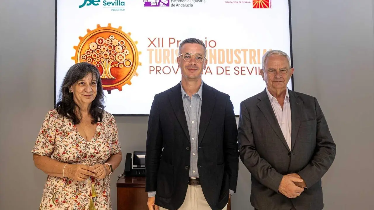  Rodrigo Rodr&iacute;guez Hans junto a In&eacute;s Dur&aacute;n y Manuel Cornax en la sede de Prodetur |&nbsp;DIPUTACI&Oacute;N DE SEVILLA 
