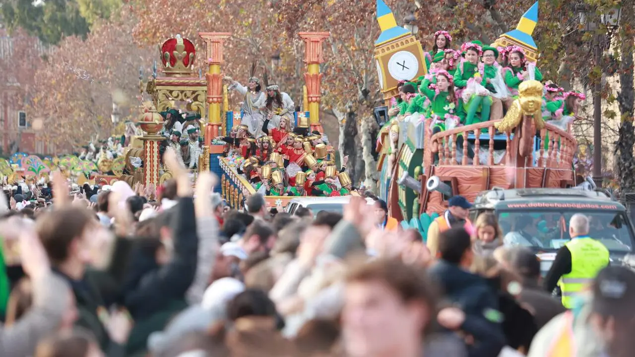  Archivo - Varias carrozas durante la Cabalgata de Reyes Magos de Sevilla en foto de archivo | E.P. 