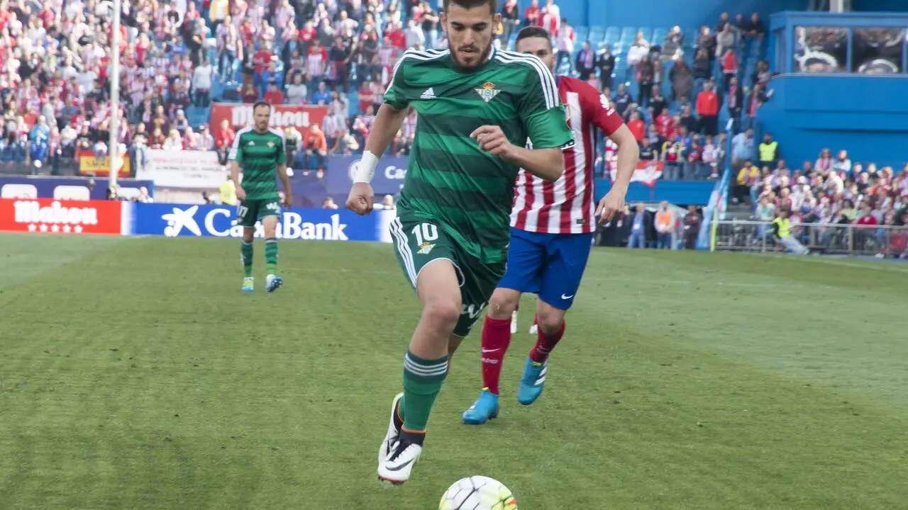  Dani Ceballos juega un partido con el Real Betis Balompi&eacute;. | Archivo/EP 