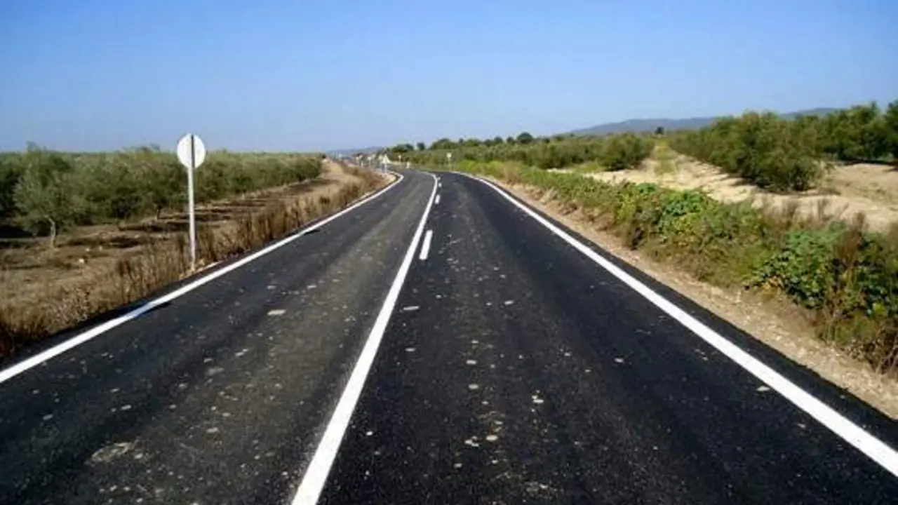  Archivo - Carretera de la provincia de Sevilla. Archivo. 
