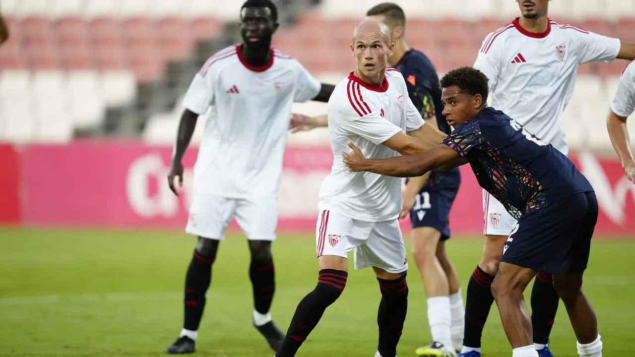  Partido entre el Sevilla F&uacute;tbol Club y el Juventud Torremolinos disputado en el Estadio Jes&uacute;s Navas. | SFC 
