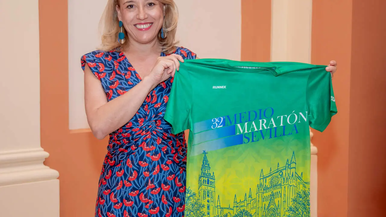  Presentaci&oacute;n de la nueva edici&oacute;n de la camiseta del Medio Marat&oacute;n de Sevilla. | AYTO 
