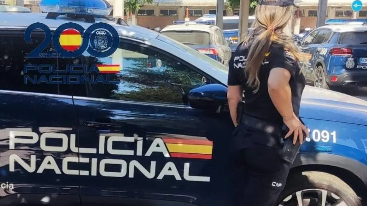  Una agente de la Polic&iacute;a Nacional. | Archivo 