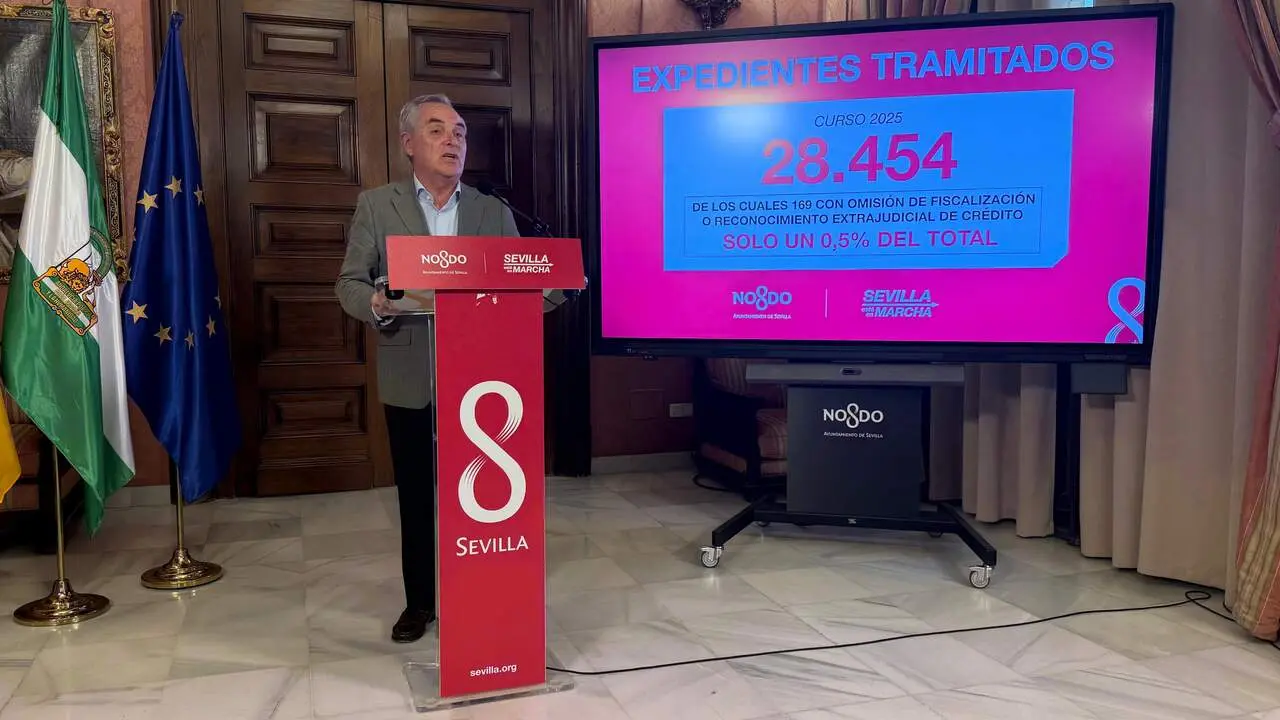  El delegado de Hacienda, Juan Bueno, en la presentaci&oacute;n del Informe. | VIVA 