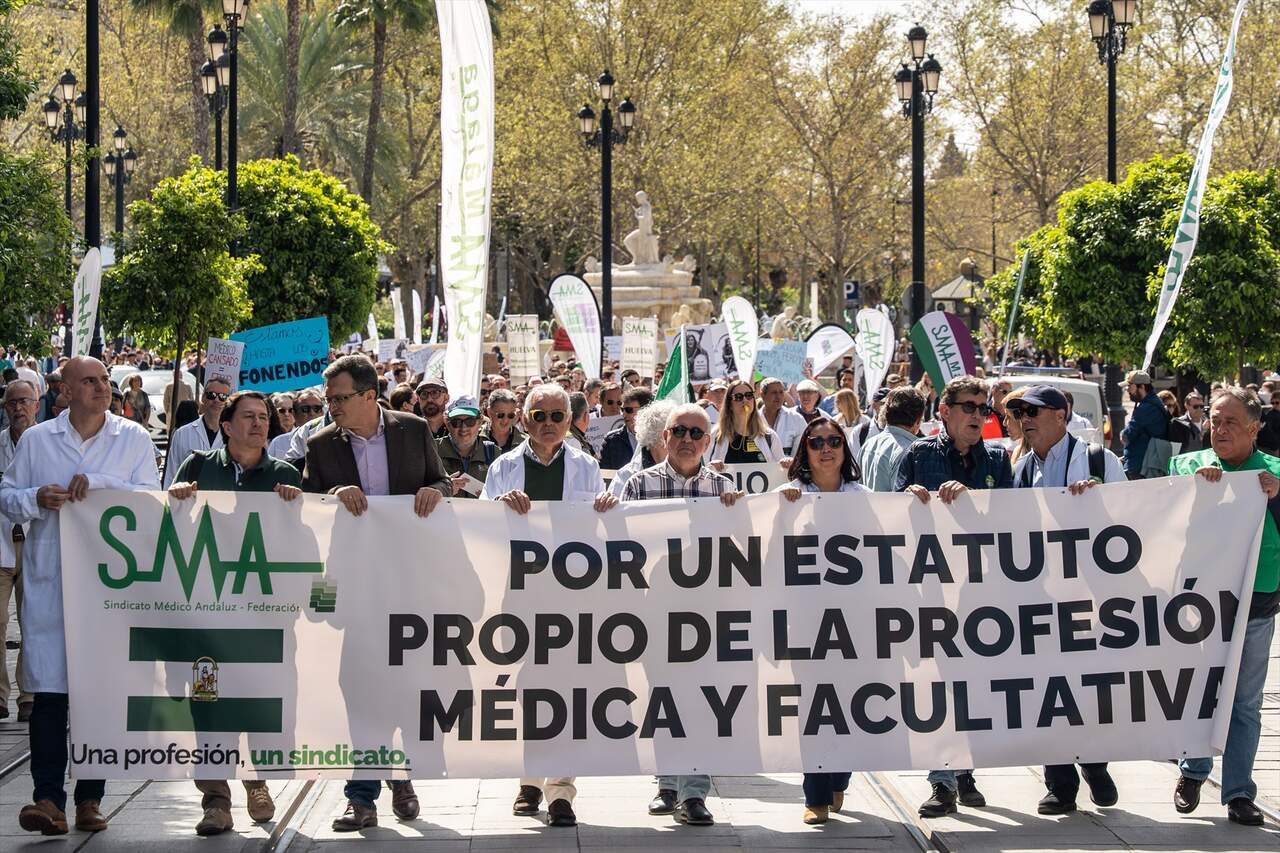 EuropaPress_7376888_manifestacion_sevilla_convocada_sindicato_medico_andaluz_sma_rechazo