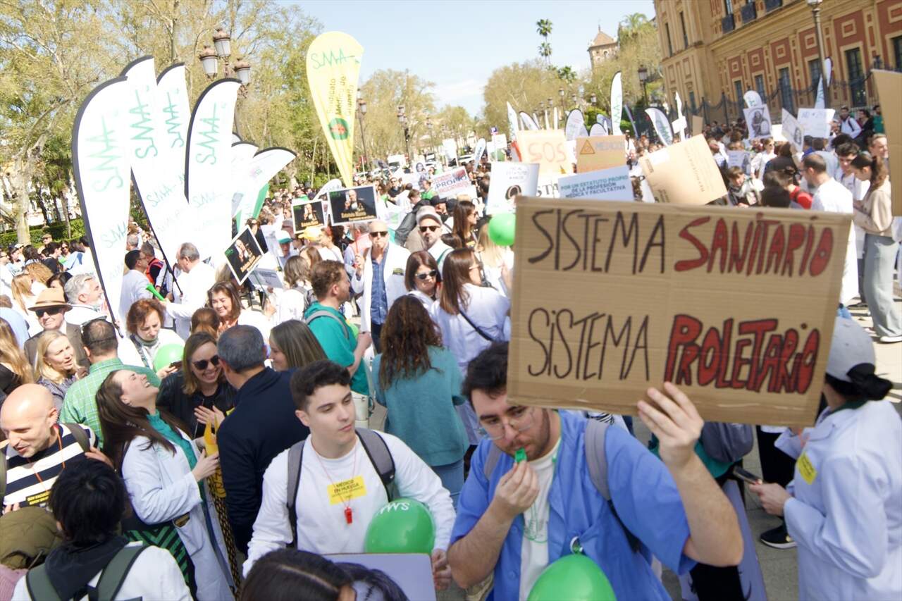 EuropaPress_7376394_manifestacion_sevilla_convocada_sindicato_medico_andaluz_sma_rechazo