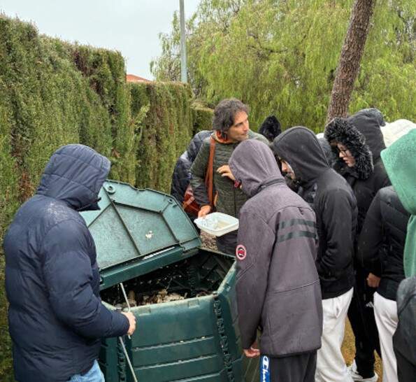 Compostaje, en una de las iniciativas | Junta de Andalucía