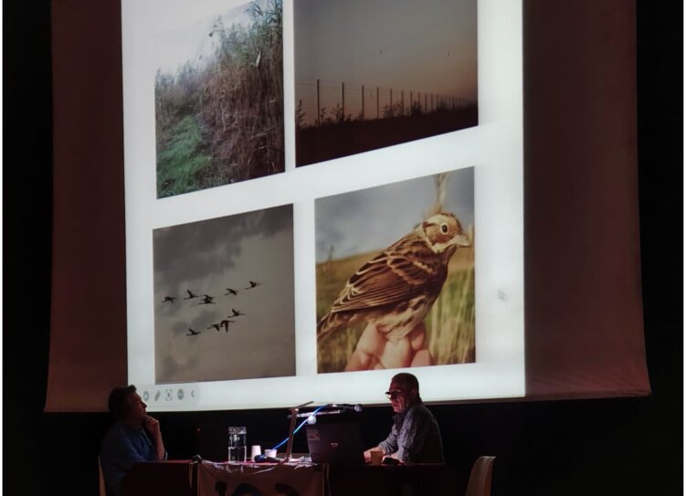 Un momento de la disertación sobre la riqueza ornitológica del entorno del río. | cedida