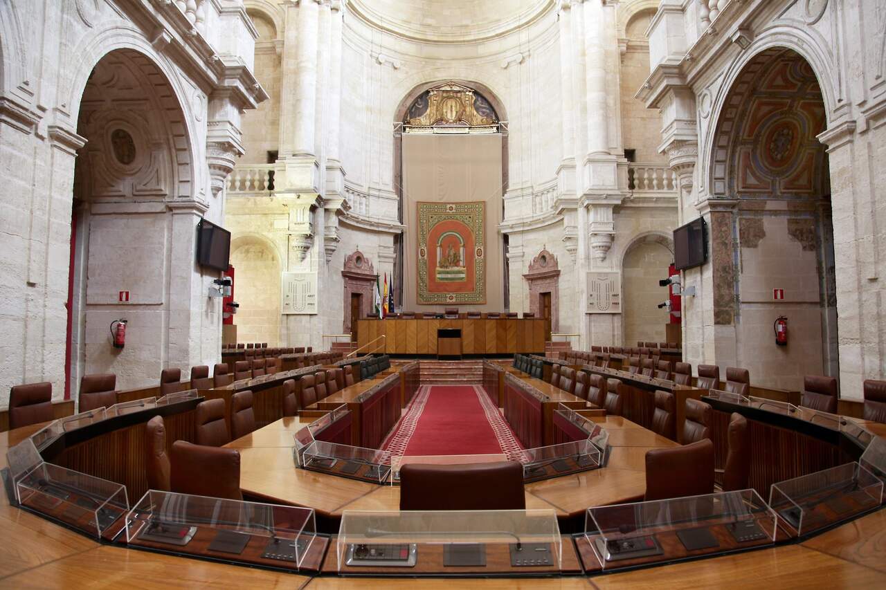 Salón de plenos del Parlamento de Andalucía | AI
