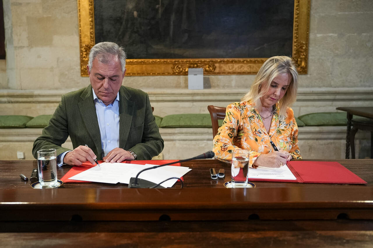 Firma del convenio entre Ayuntamiento y Fiscalía de Menores. | Ayto