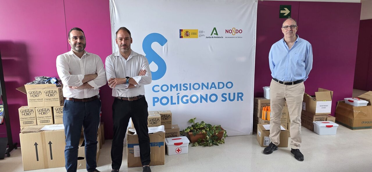 Acto de entrega de la donación del Quirónsalud Sagrado Corazón a Escuelas de Verano del Polígono Sur. | Quirónsalud